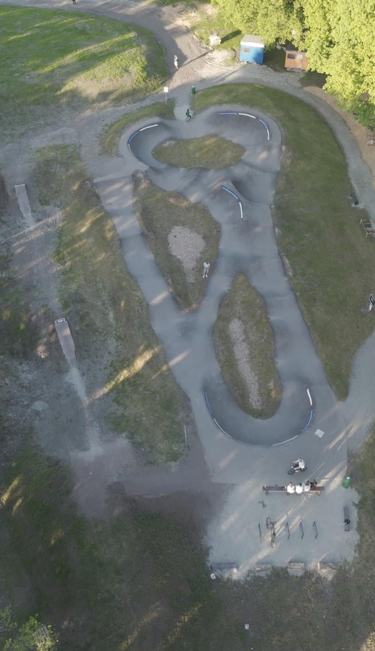 Bikepark Papenburg 30.05.2025 - Asphalt-Pumptrack und Dirtline aus der Vogelperspektive